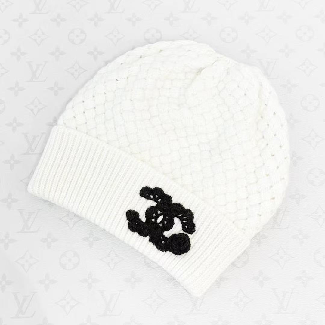 Chanel 25A White Pineapple Knit Beanie, Wool Hat