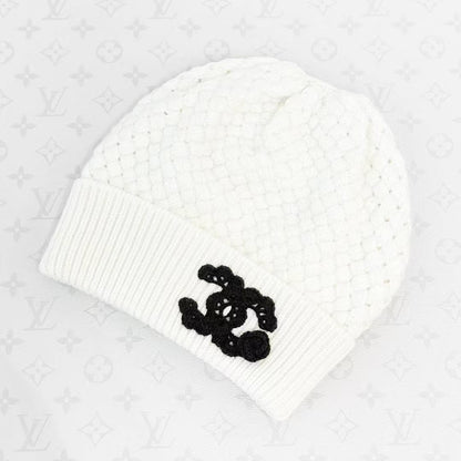 Chanel 25A White Pineapple Knit Beanie, Wool Hat