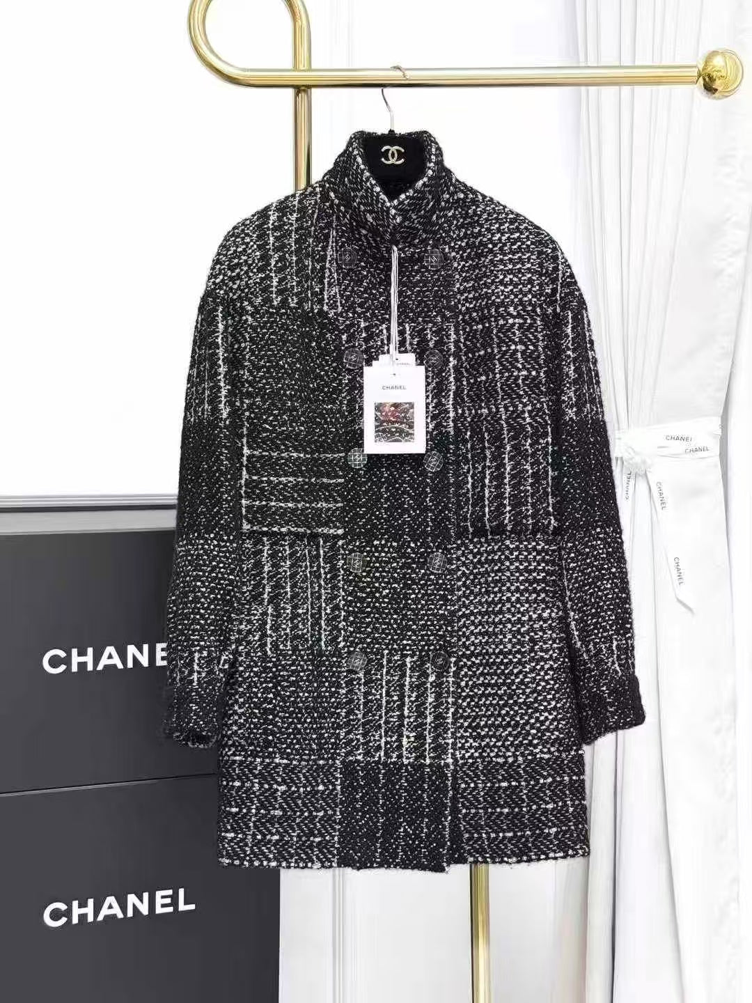 Chanel 21K Dark Gray Checkered Sequin Patchwork Mid-Length Coat
