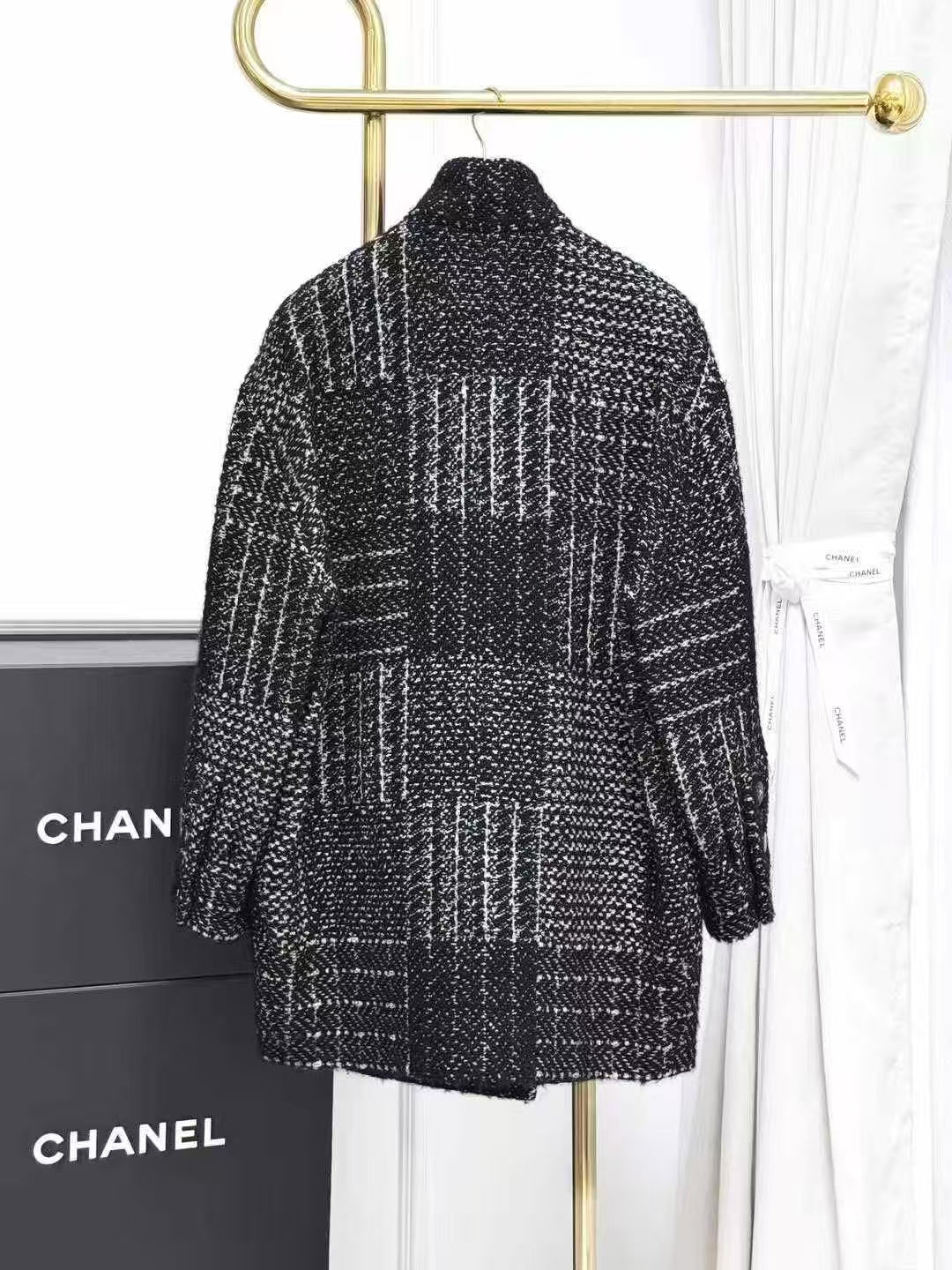 Chanel 21K Dark Gray Checkered Sequin Patchwork Mid-Length Coat