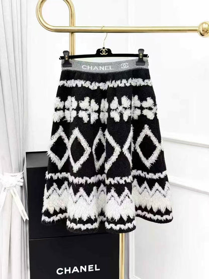 Chanel 19K Black and White Color-Blocked Sequined Embroidered Wool Knit Skirt