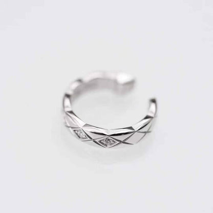 Chanel Coco Crush Platinum Diamond-Studded Diamond-Pattern Ear Cuff