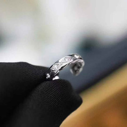 Chanel Coco Crush Platinum Diamond-Studded Diamond-Pattern Ear Cuff
