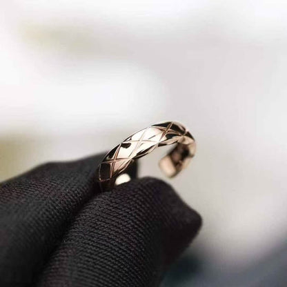 Chanel Coco Crush Pearl Gold Diamond Quilted Single Ear Cartilage Clip