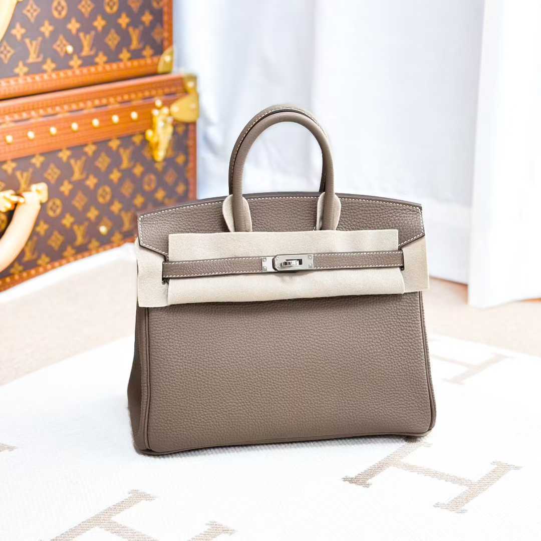 Hermes Birkin25 in Elephant Grey with silver hardware, Togo leather bag