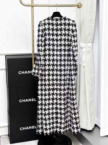 Chanel 21A Château Collection Long-Line Houndstooth Check Knitted Coat