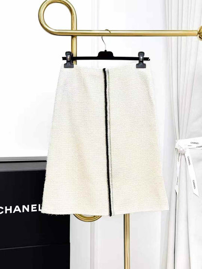 Chanel 20A Kangpeng Street Show Style Cream-and-Black-Woven Skirt