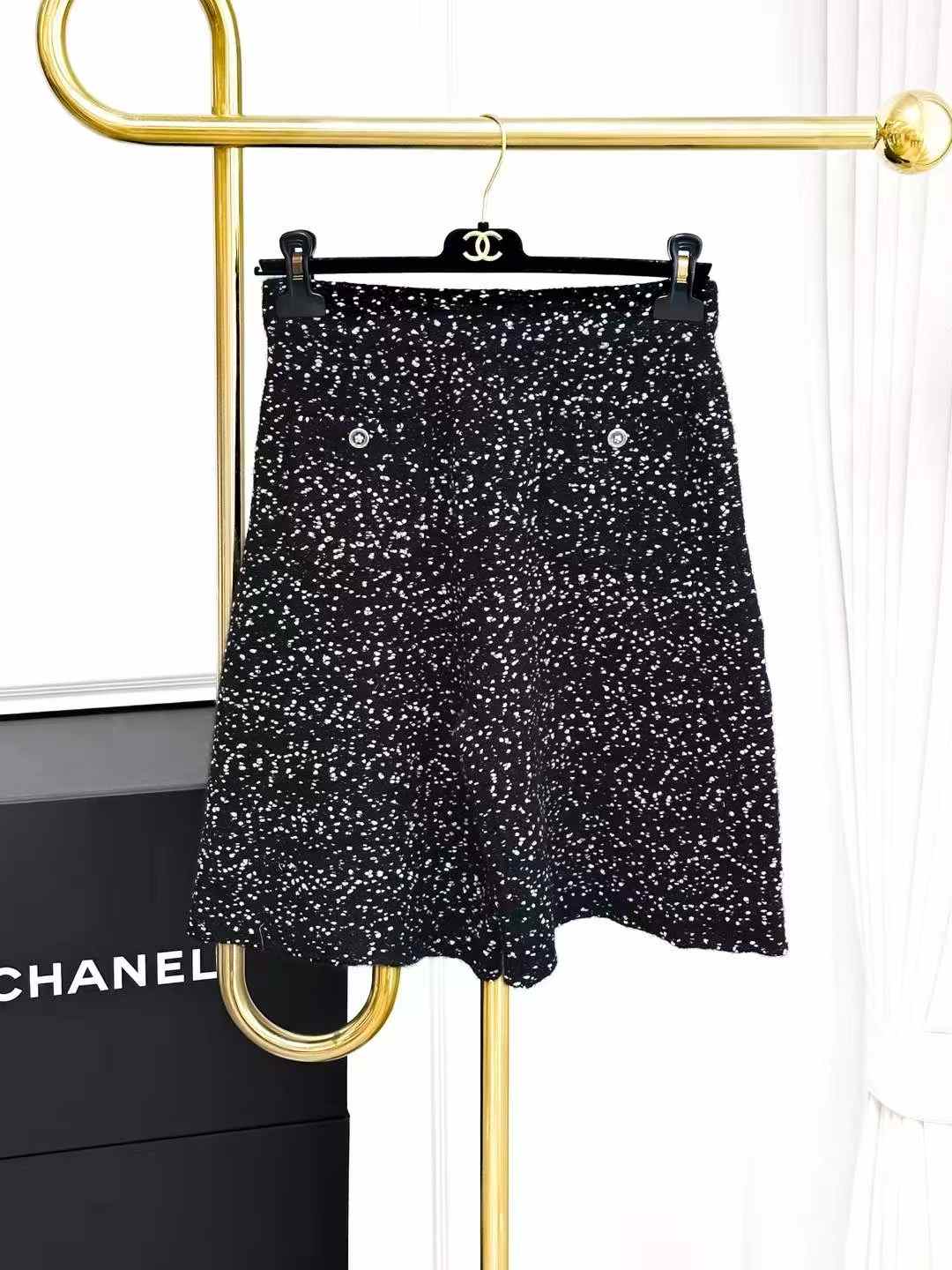 Chanel 23K Black and White Snowflake Knit Cropped Pants