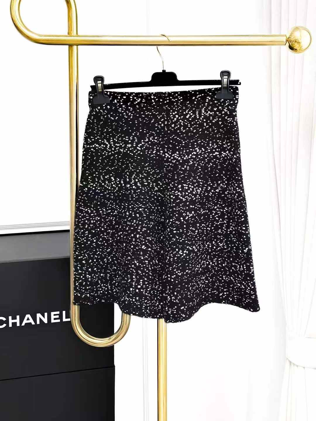 Chanel 23K Black and White Snowflake Knit Cropped Pants
