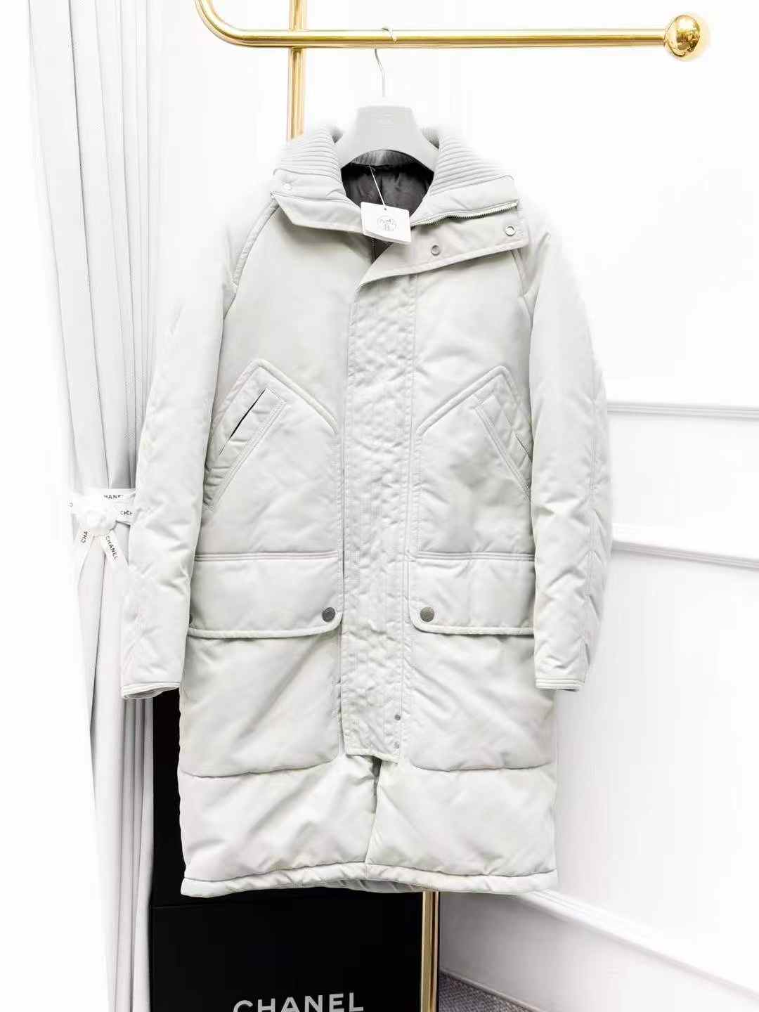 Hermes Grayish-White Collared Long-Sleeve Waterproof Down Jacket
