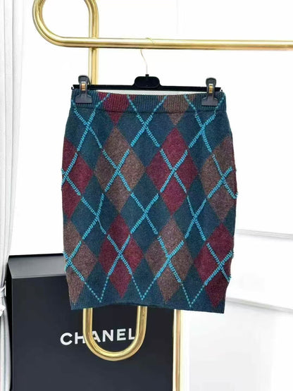 Chanel 24A Color-Blocked Diamond-Quilted Cashmere Knit Skirt